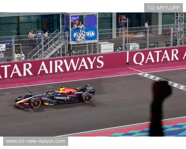 F1日本大奖赛：维斯塔潘再度夺冠，汉密尔顿痛失机会